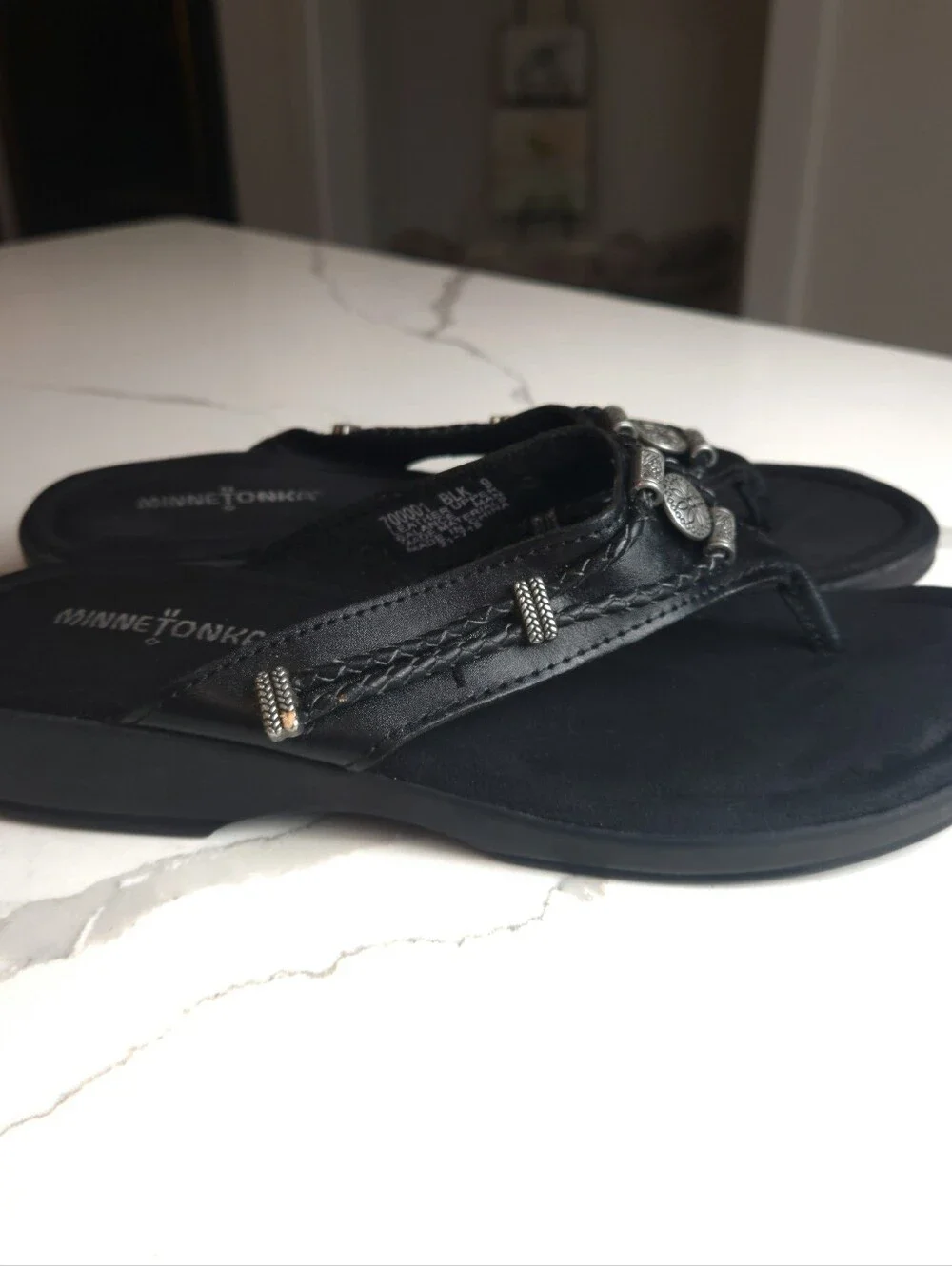 🖤 Minnetonka Silverthorne 360 Thong Sandals – Size 9